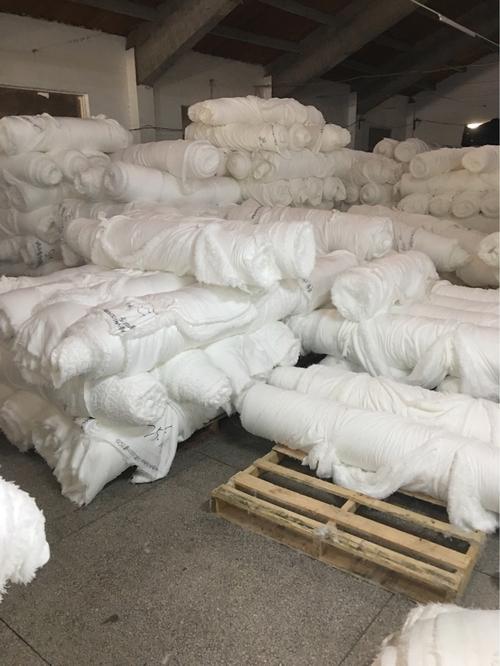 品種 長(zhǎng)毛絨 別名 經(jīng)編胚布 成分及含量 100%滌綸 經(jīng)緯編 經(jīng)編 紗支